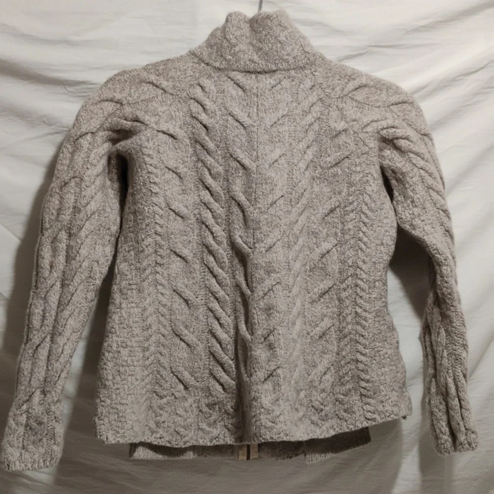 Shannon Woolen Mills hardly worn